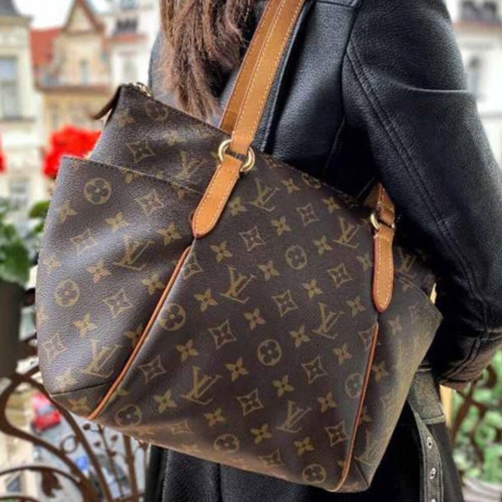 💎✨BEAUTIFUL✨💎Authentic Louis Vuitton Monogram Totally PM Shoulder Bag